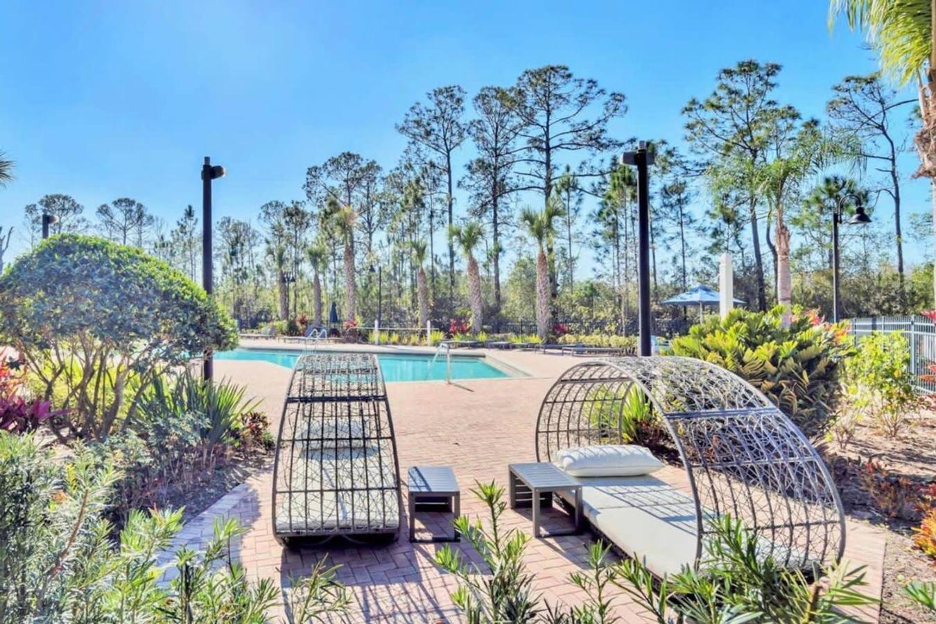 Stunning 2br With Hot Tub And Pool, Near Disney! Holiday home Orlando